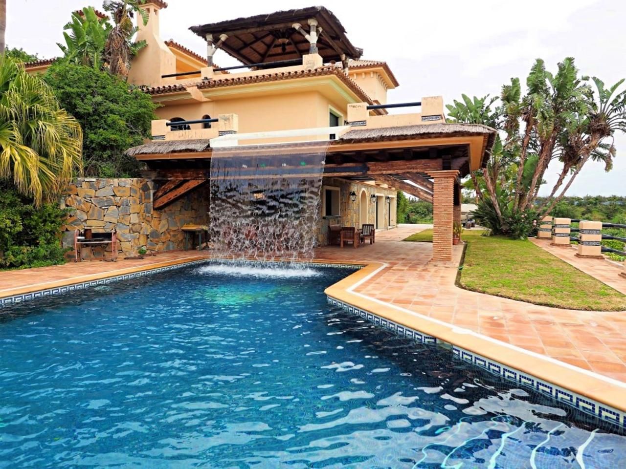 Piscina de Casa o xalet en venda en Estepona amb Aire condicionat, Jardí privat i Terrassa
