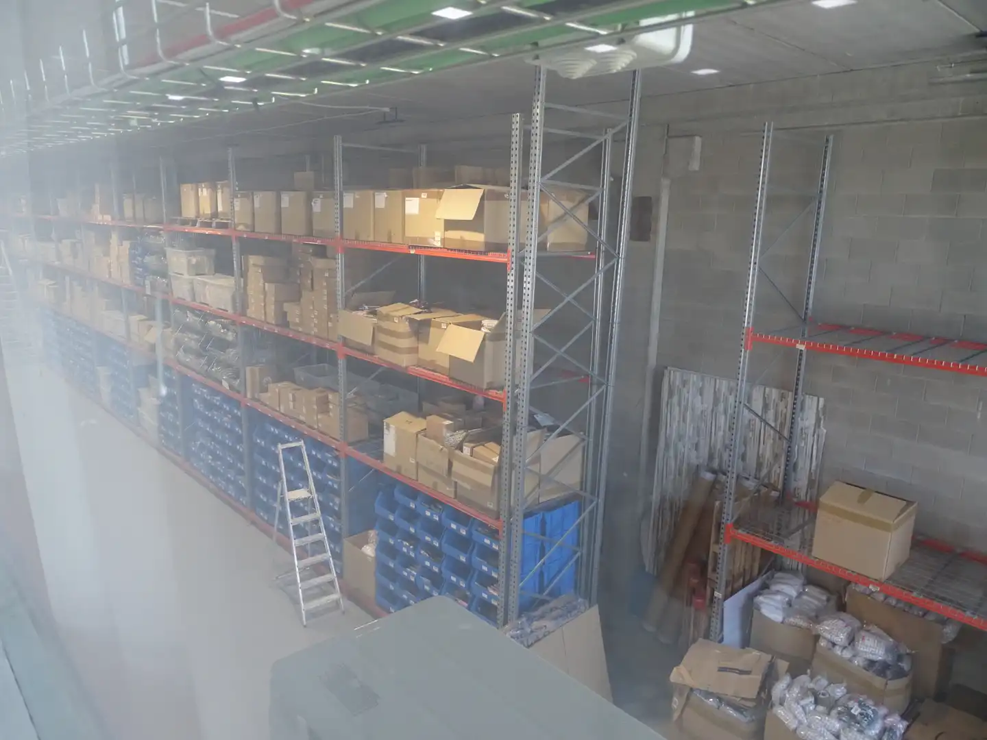 Industrial buildings for rent in Finestrelles
