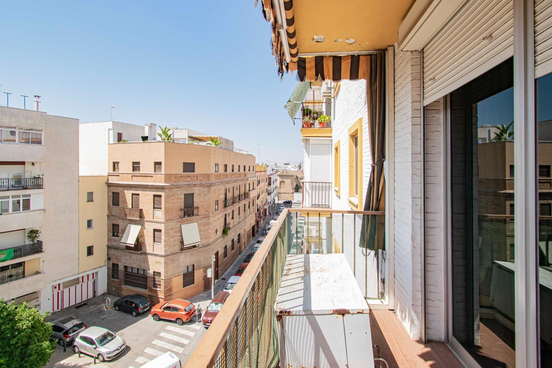 Exterior view of Flat for sale in  Sevilla Capital  with Air Conditioner, Heating and Terrace
