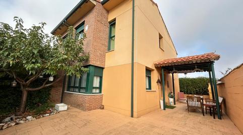 Foto 2 de Casa adosada en venda a Pioz, Guadalajara