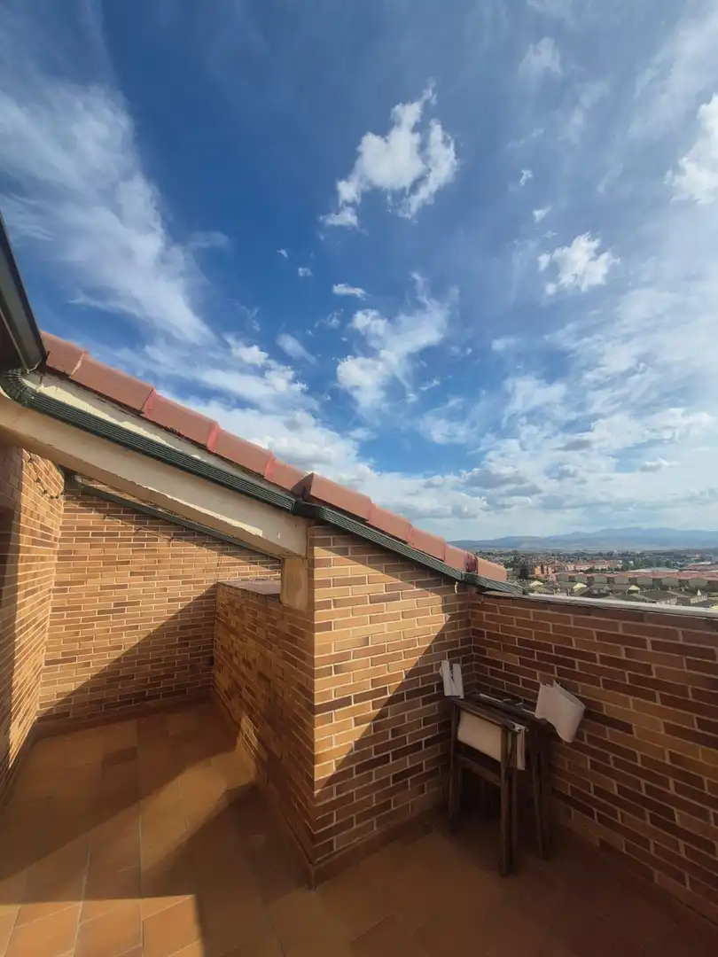 Vista exterior de Àtic en venda en Ávila amb Calefacció, Terrassa i Traster