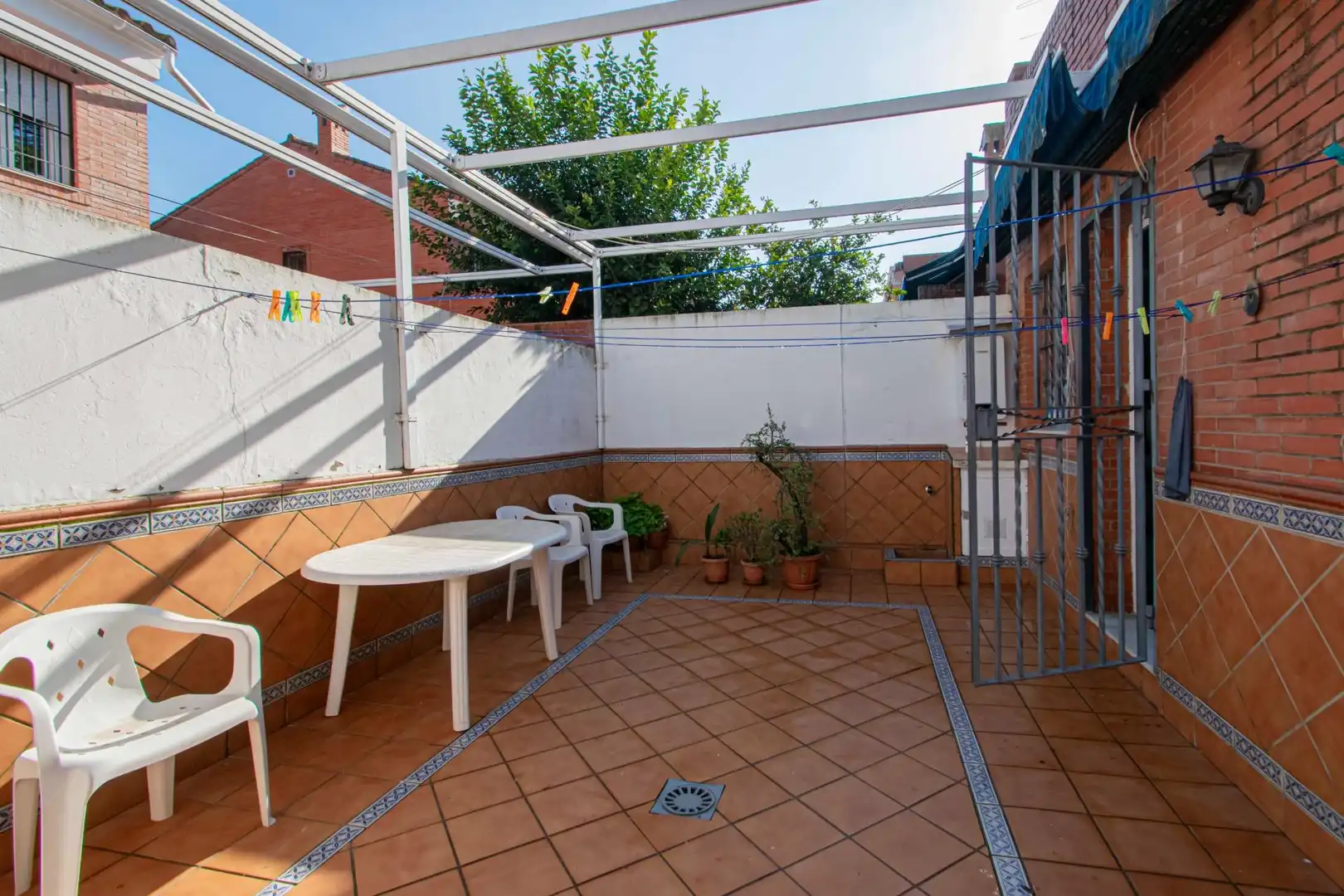 Terrassa de Casa adosada en venda en Sevilla amb Aire condicionat, Calefacció i Jardí privat