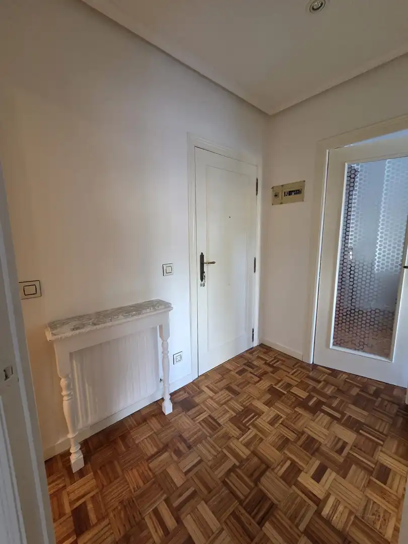 Àtic en venda en Oviedo  amb Calefacció, Jardí privat i Parquet