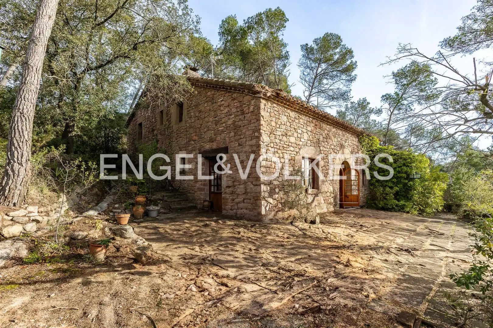 Vista exterior de Casa o xalet en venda en Castellar del Vallès amb Calefacció, Jardí privat i Terrassa