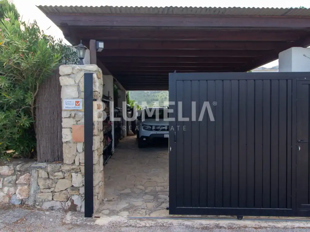 Aparcament de Casa o xalet en venda en Dénia amb Aire condicionat, Jardí privat i Piscina