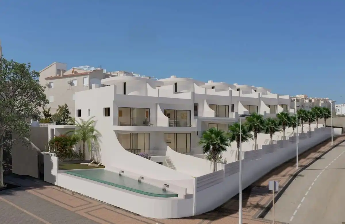 Außenansicht von Wohnung zum Verkauf in Torrevieja mit Privatgarten, Terrasse und Schwimmbad