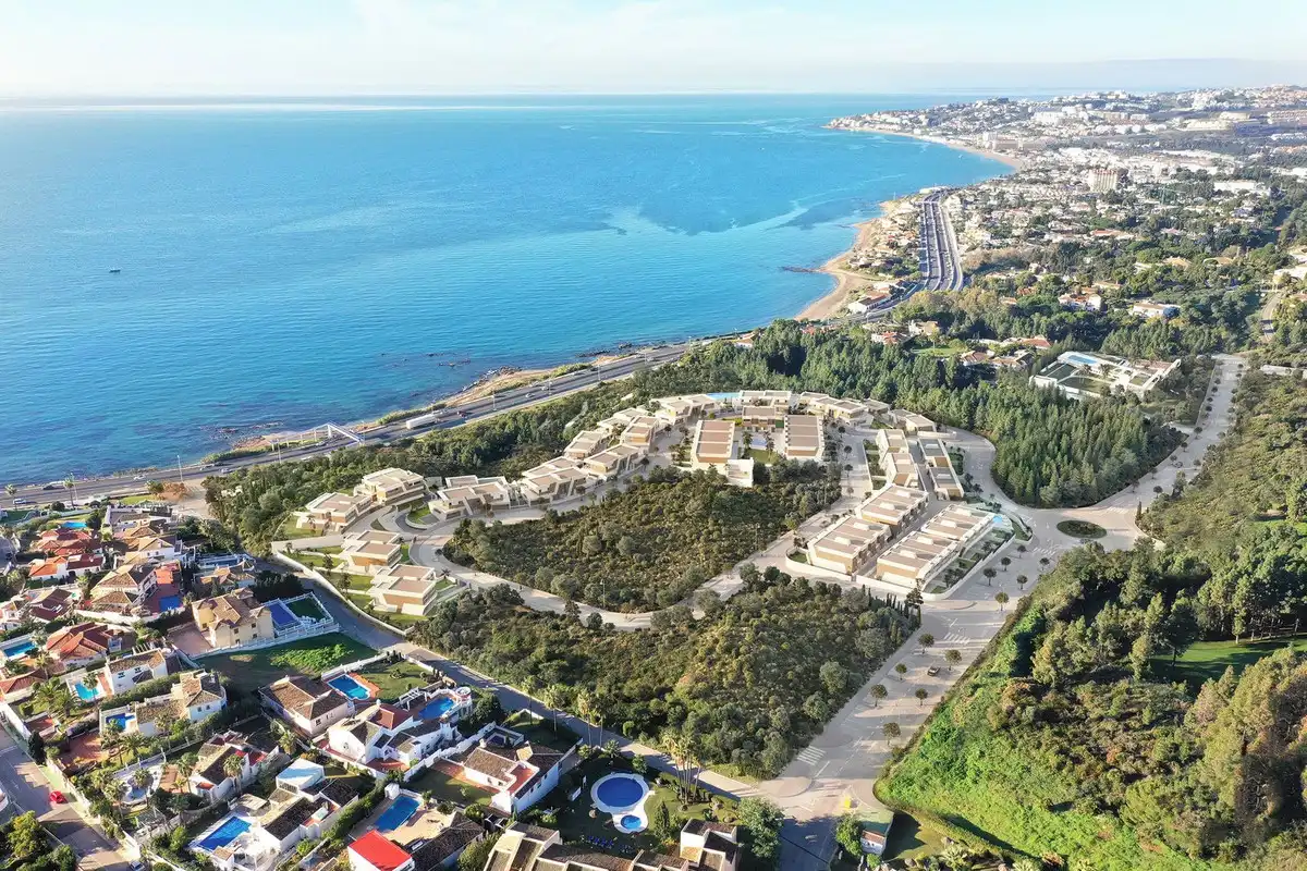 Adosado con piscina en venta en El Faro de Calaburra - Chaparral, imagen 2