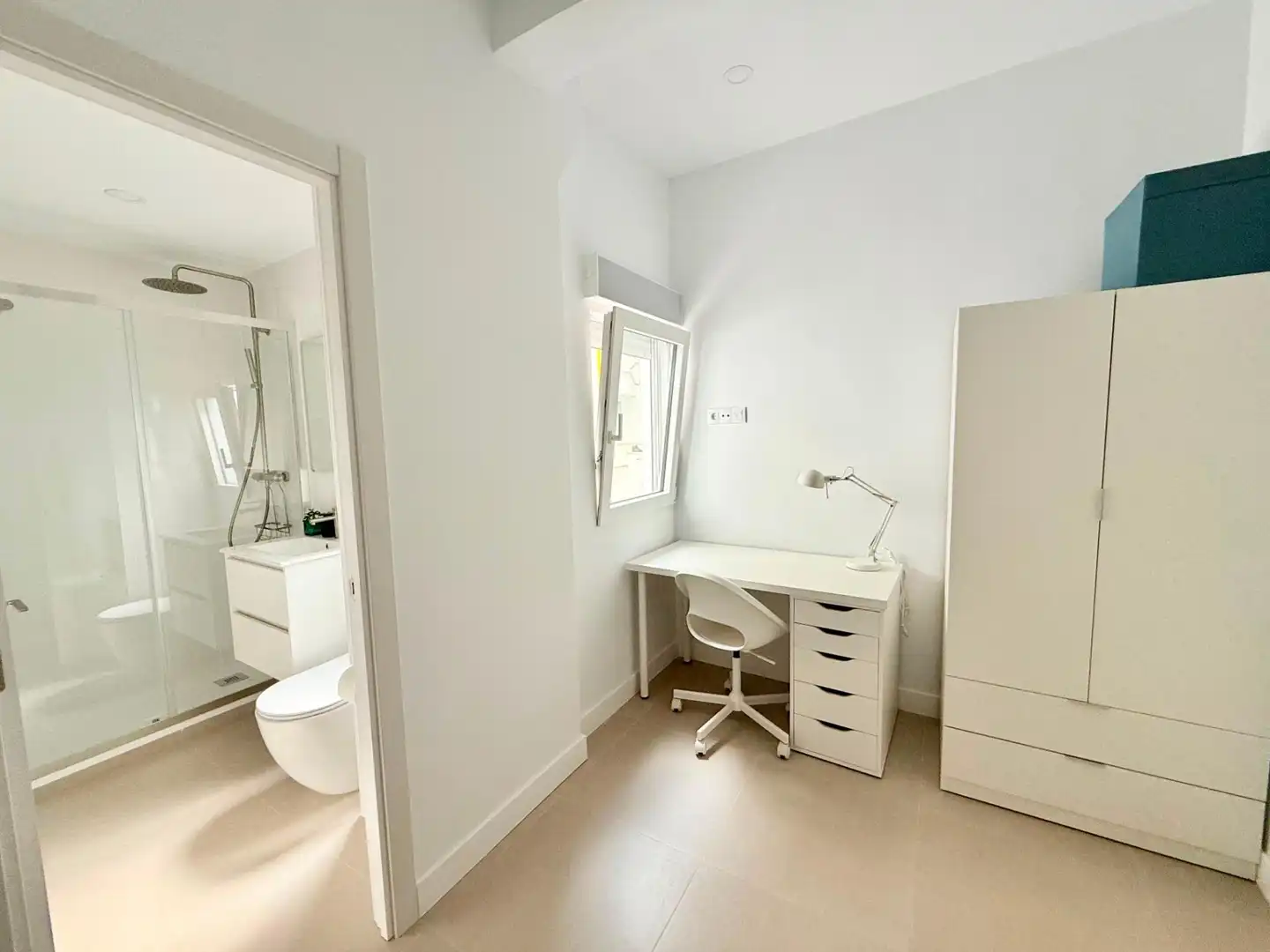 Schlafzimmer von Wohnung zur Miete in Valencia mit Klimaanlage, Heizung und Möbliert