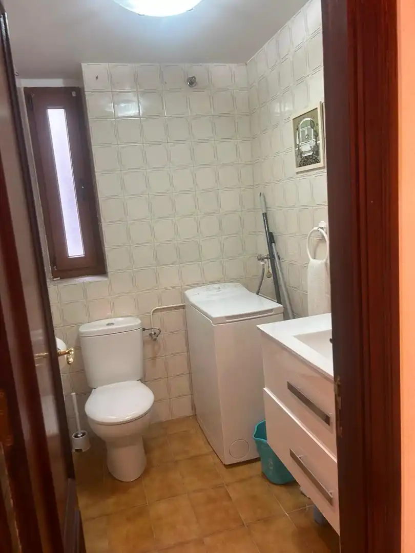 Badezimmer von Wohnung zur Miete in Gijón  mit Heizung, Parkett und Möbliert