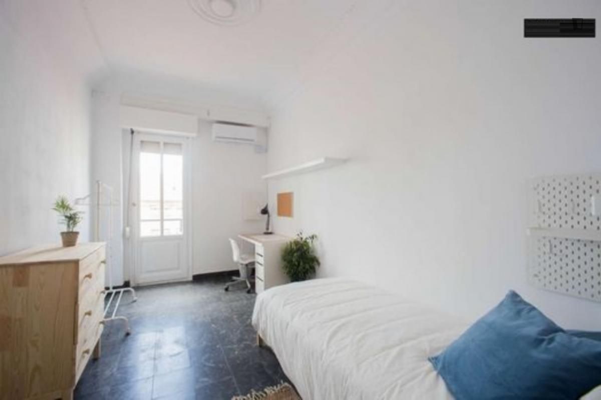 Dormitori de Casa o xalet per a compartir en  Valencia Capital amb Aire condicionat, Calefacció i Moblat