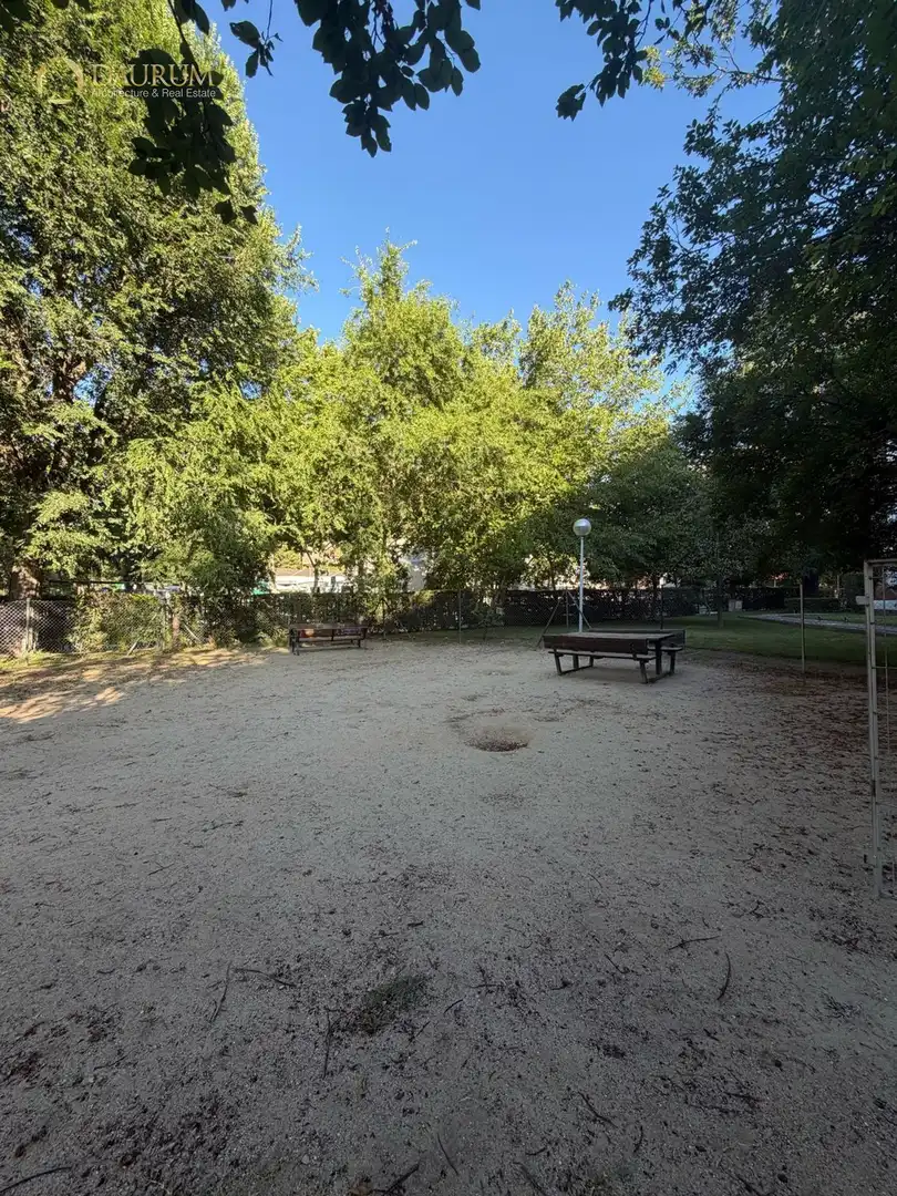 Vista exterior de Piso en venta en Madrid con Calefacción, Piscina y Amueblado