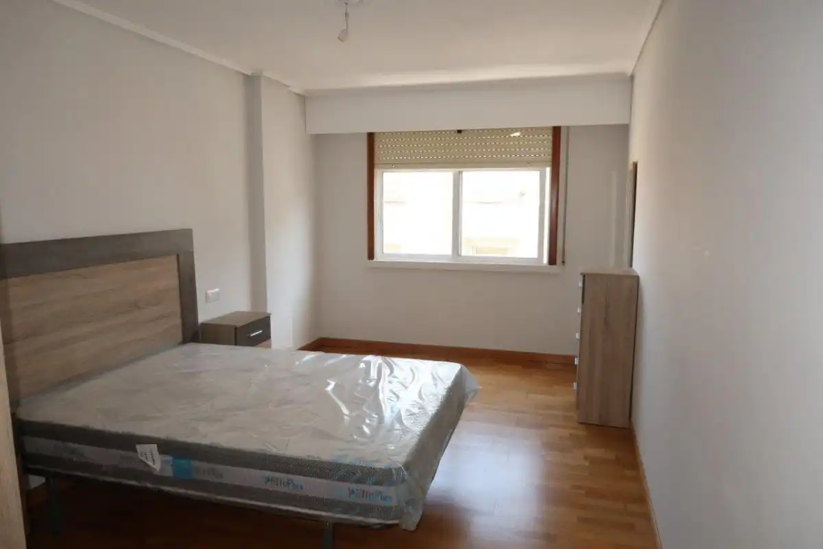 Schlafzimmer von Wohnung zur Miete in A Coruña Capital  mit Parkett