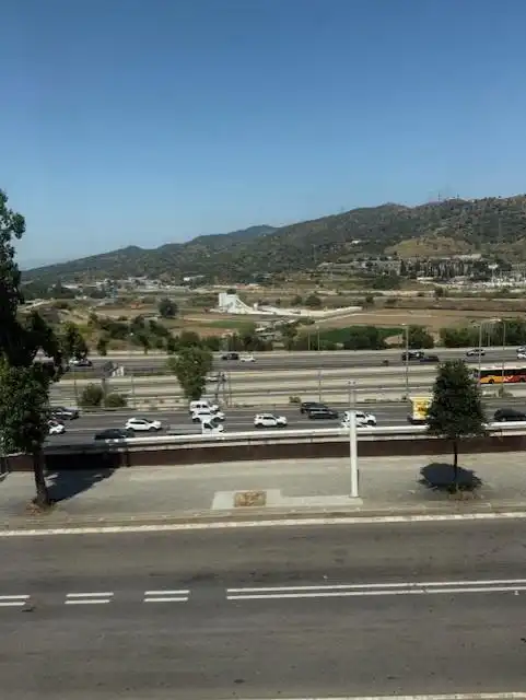Vista exterior de Casa adosada en venda en Barcelona amb Calefacció, Terrassa i Piscina