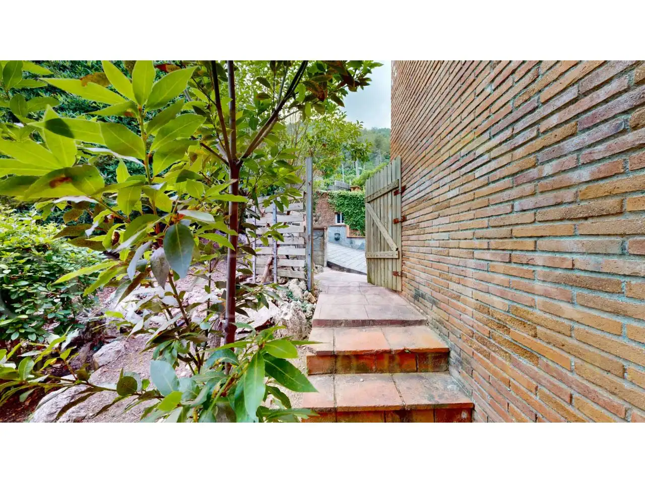 Vista exterior de Casa o xalet en venda en Corbera de Llobregat amb Aire condicionat, Calefacció i Jardí privat