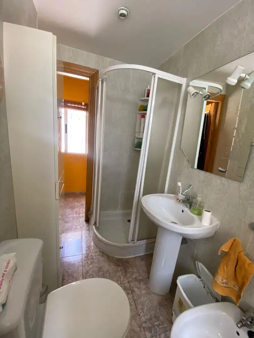 Bathroom of Flat for rent in Granada  with Air Conditioner, Heating and Furnished