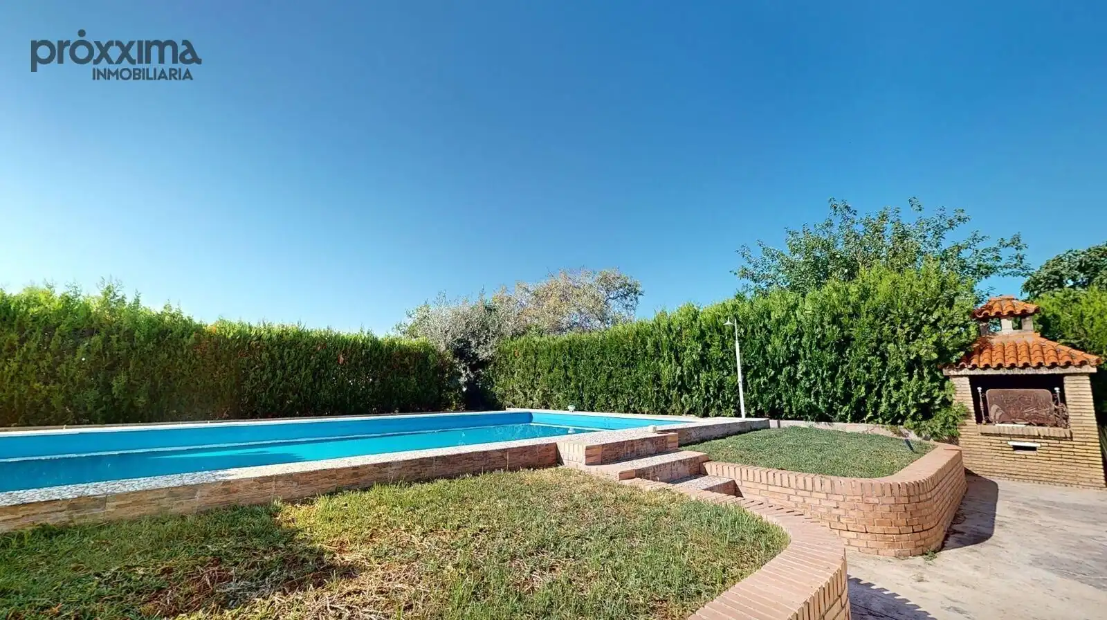 Piscina de Casa o xalet en venda en La Rinconada amb Jardí privat, Terrassa i Traster