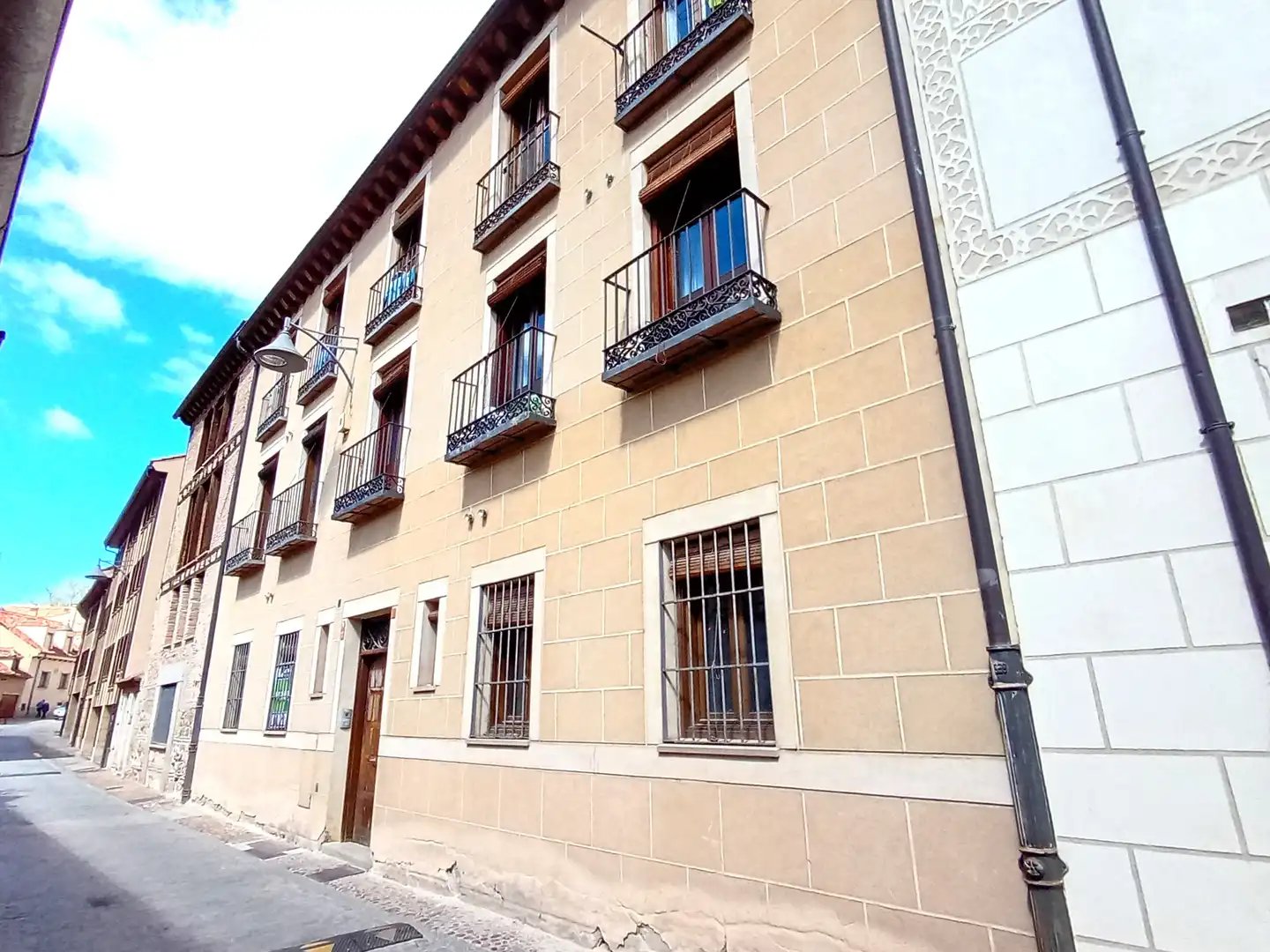 Vista exterior de Oficina en venda en Segovia