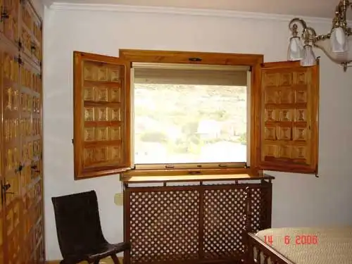 Dormitori de Casa o xalet en venda en El Cuervo amb Calefacció, Parquet i Moblat