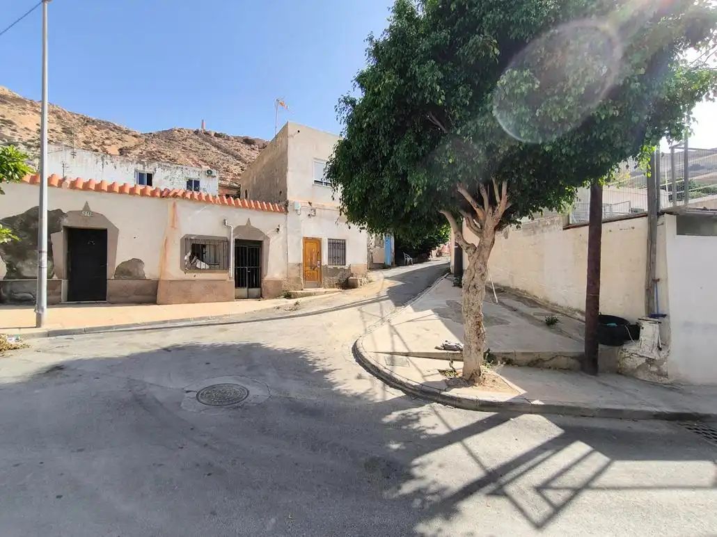 Vista exterior de Casa adosada en venda en Almería