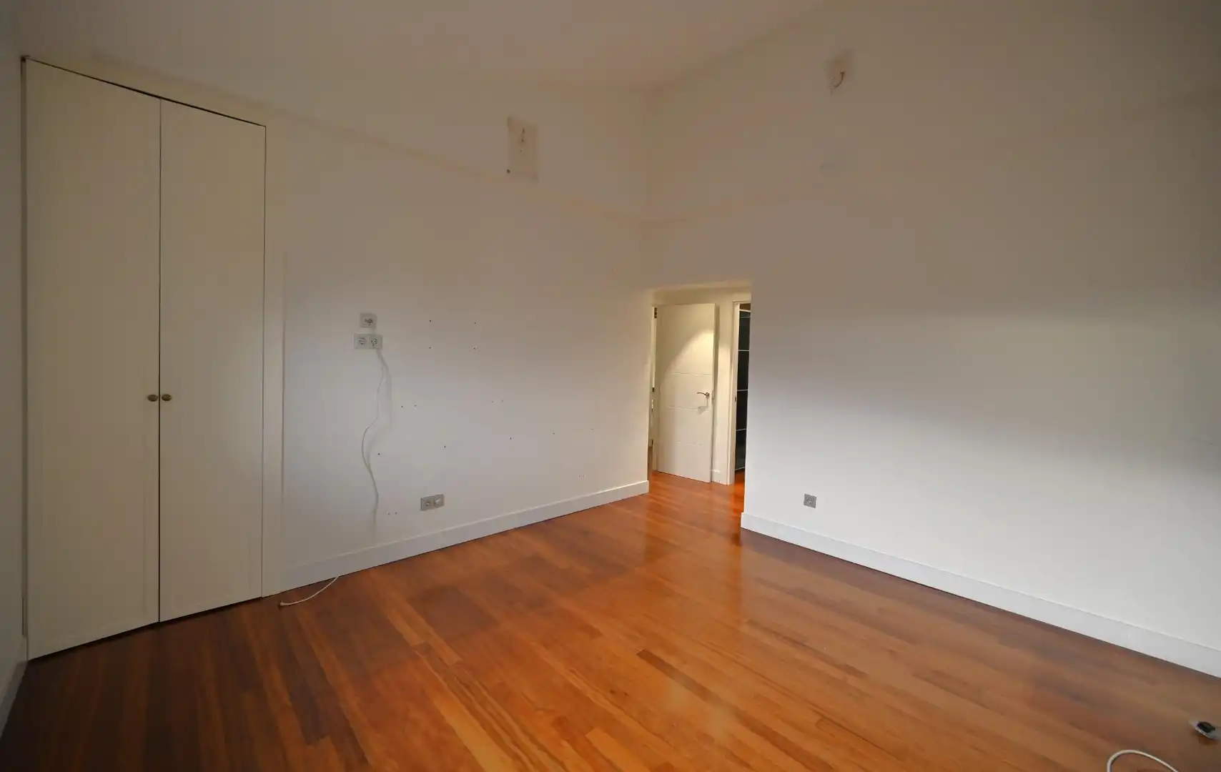 Habitación de Casa adosada en venta en Loiu con Aire acondicionado, Calefacción y Jardín privado