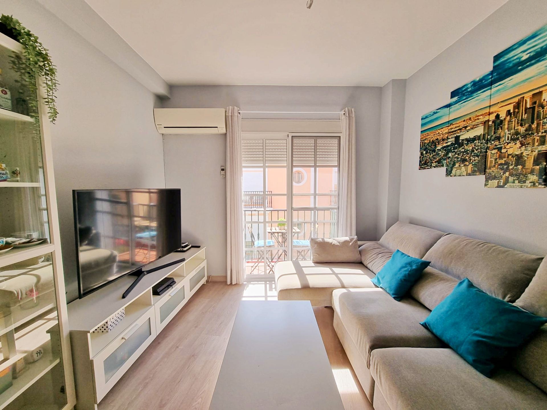 Sala d'estar de Apartament de lloguer en Alhaurín de la Torre amb Aire condicionat, Moblat i Balcó