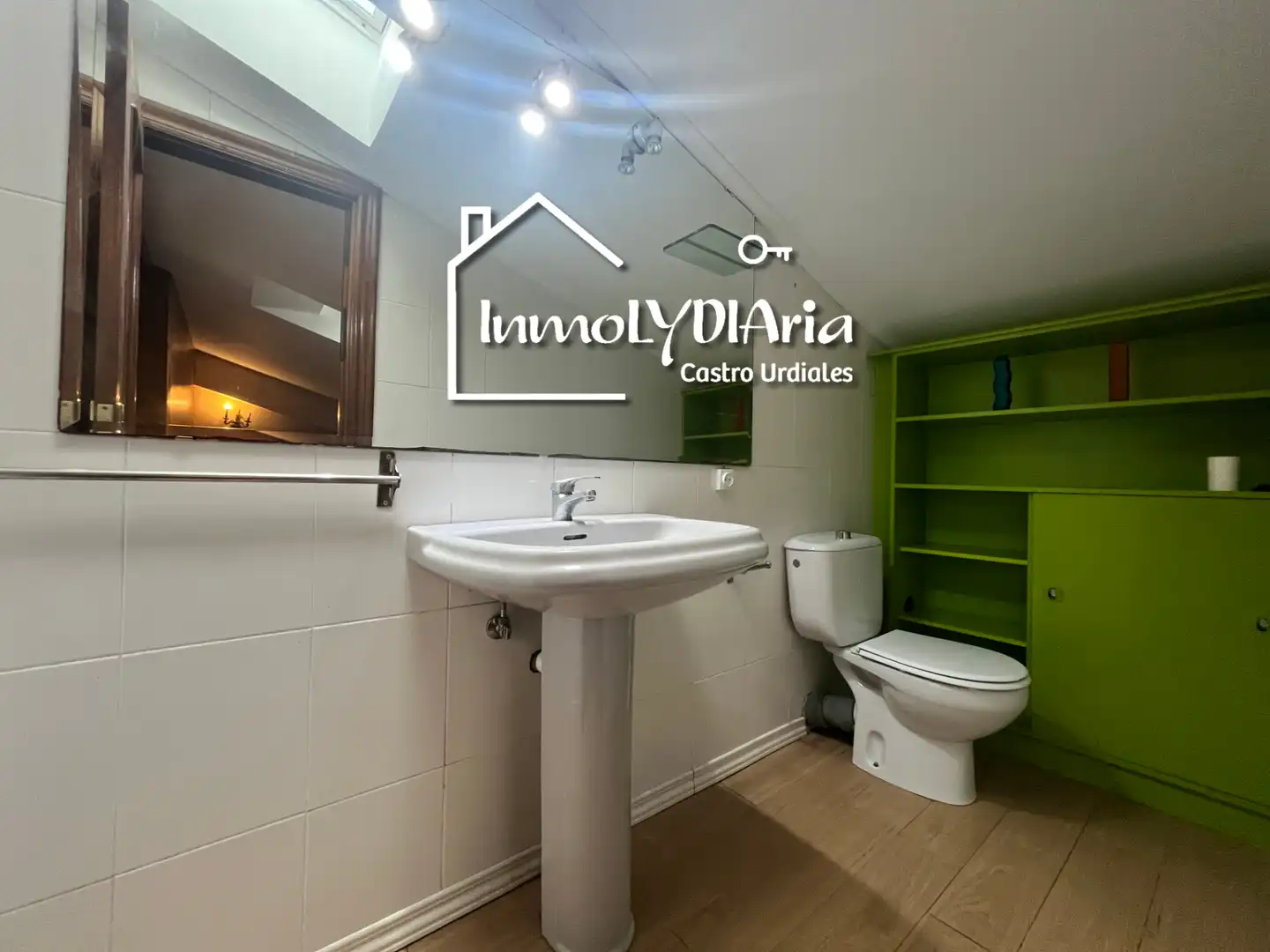 Bathroom of Flat for sale in Castro-Urdiales  with Heating, Parquet flooring and Terrace