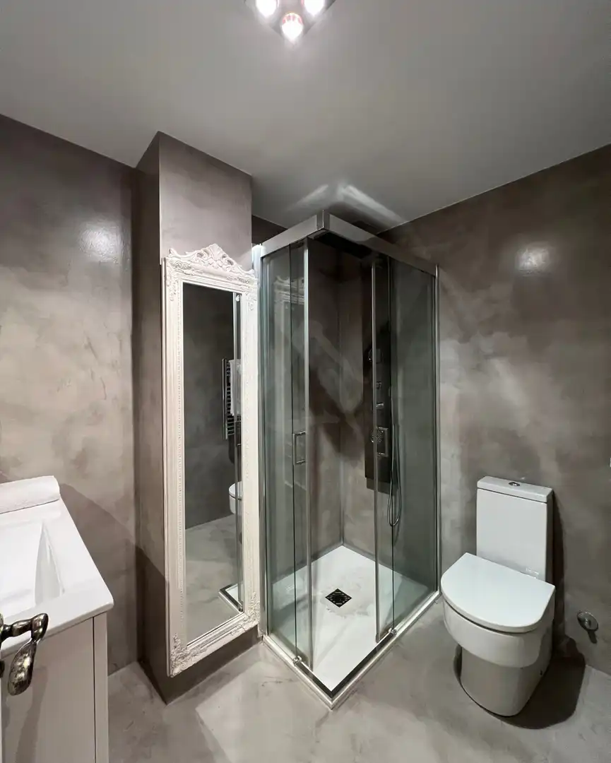 Baño de Piso en venta en  Logroño con Aire acondicionado, Calefacción y Jardín privado