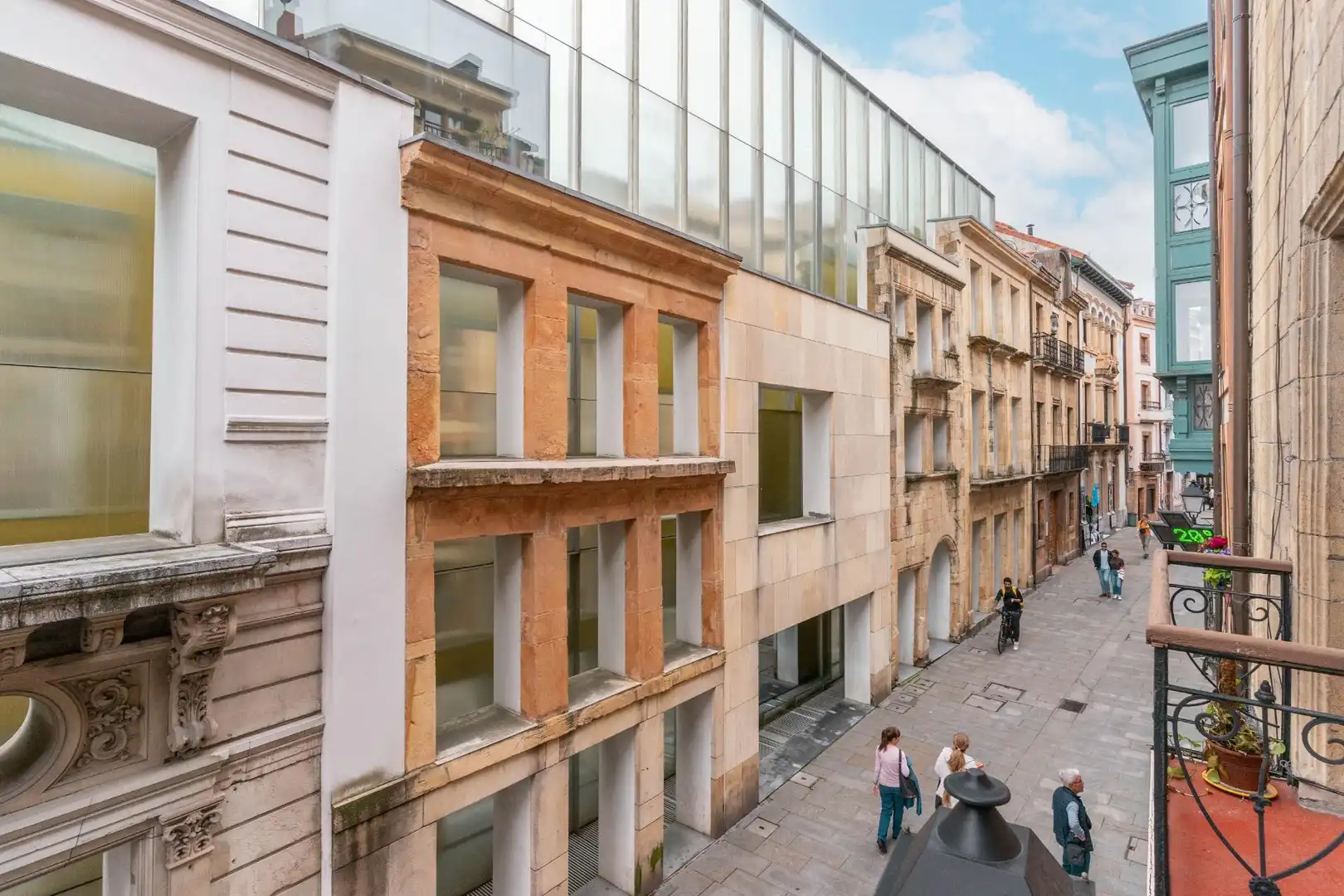 Außenansicht von Wohnung zum Verkauf in Oviedo  mit Heizung, Möbliert und Balkon