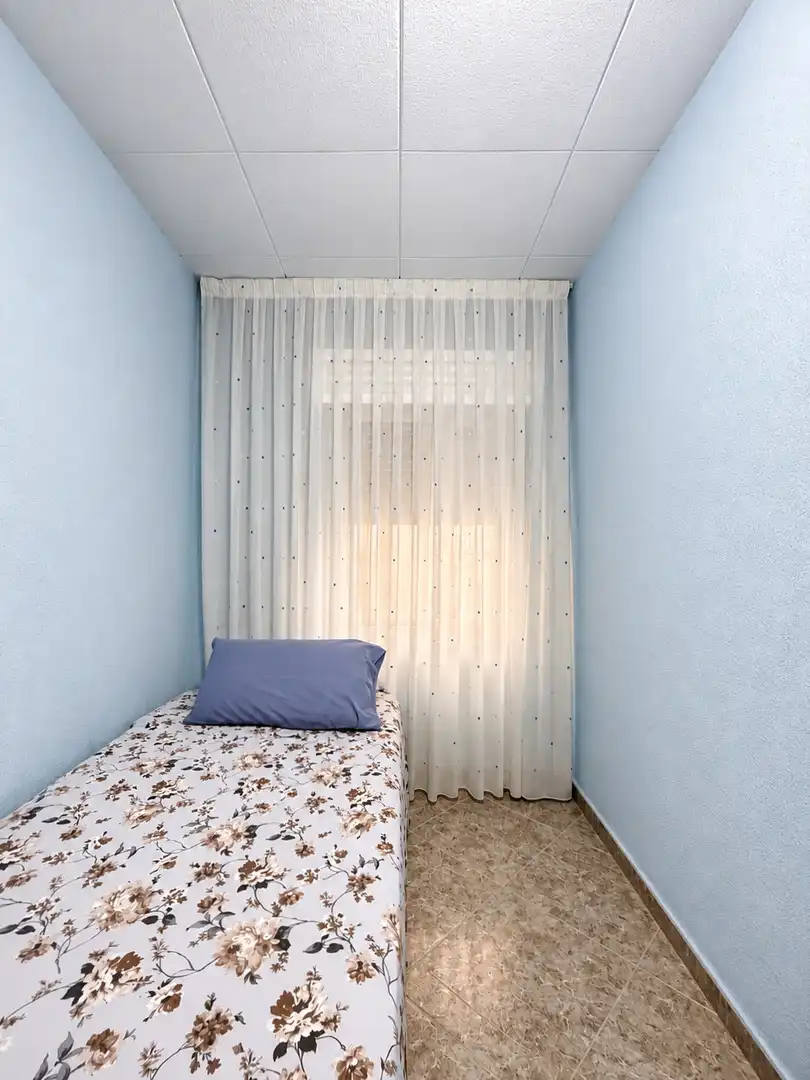 Habitación de Piso en venta en Badalona con Calefacción, Horno y Balcón