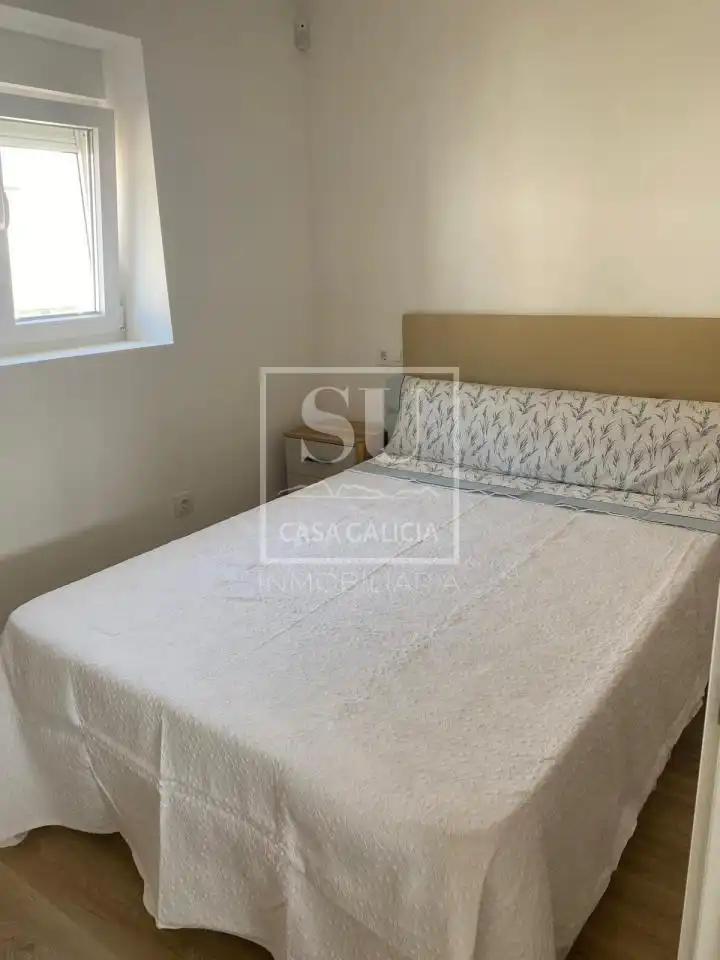 Schlafzimmer von Wohnung zur Miete in Baiona mit Klimaanlage, Heizung und Möbliert