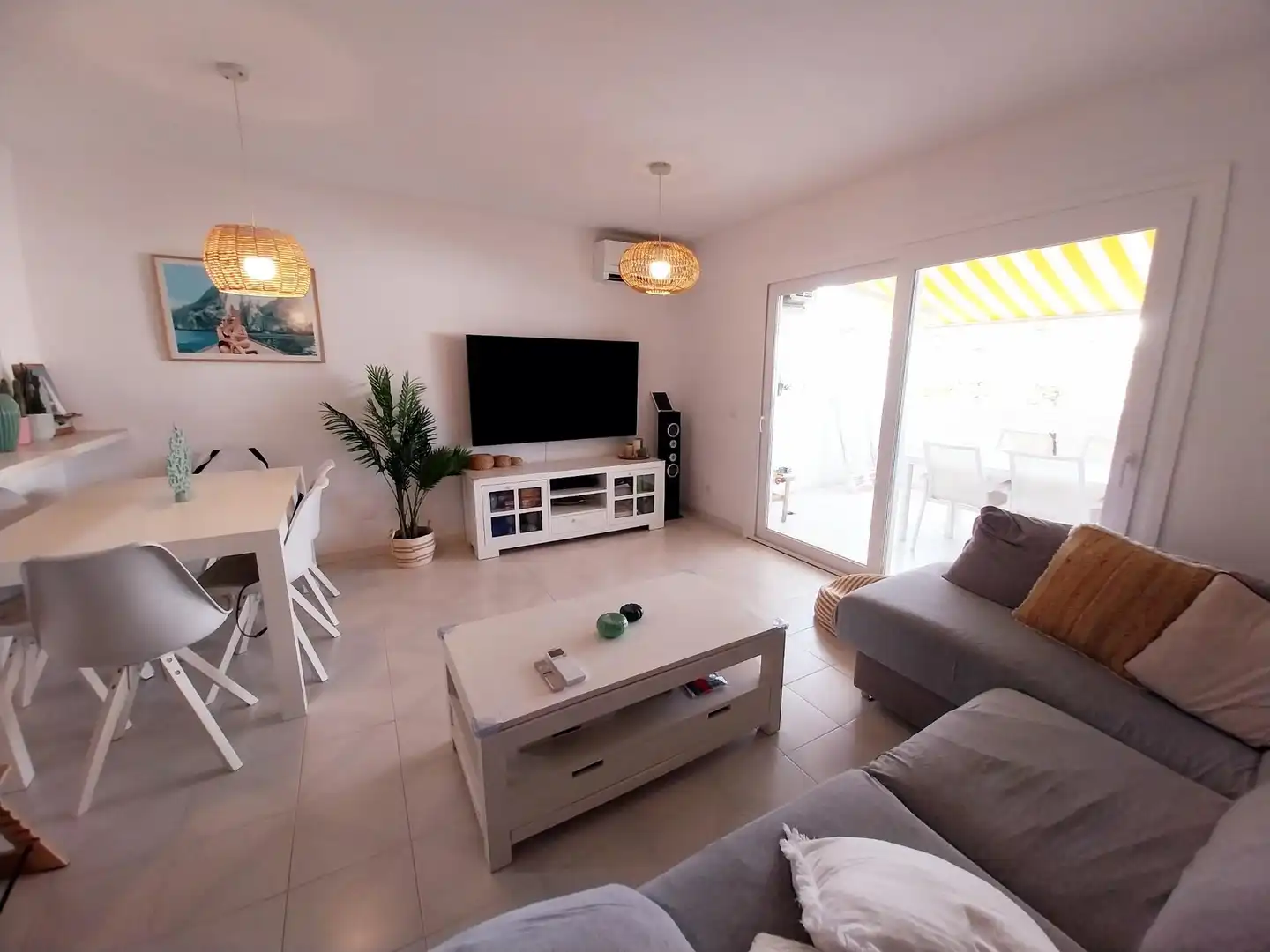 Sala de estar de Dúplex en venta en Mijas con Aire acondicionado, Calefacción y Terraza