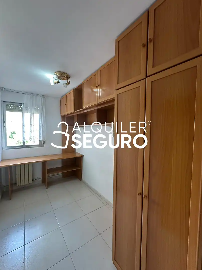 Bedroom of Flat for rent in Madrid  with Air Conditioner and Heating