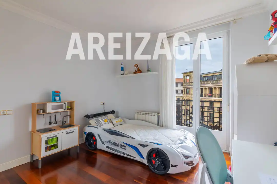 Habitación de Piso en venta en Donostia - San Sebastián  con Calefacción, Terraza y Trastero