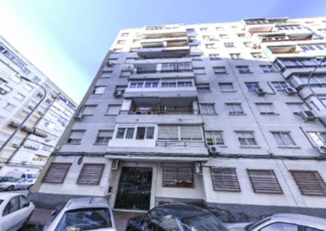 Piso en Venta en CL Miguel Ángel  en Reyes Católicos