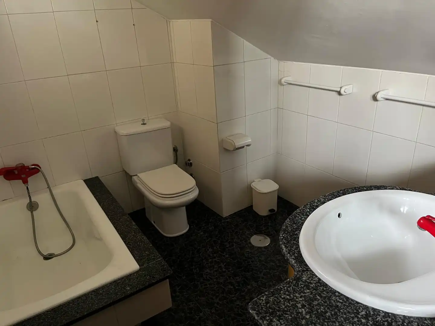 Bathroom of Houses for sale in Vigo   with Private garden, Terrace and Swimming Pool