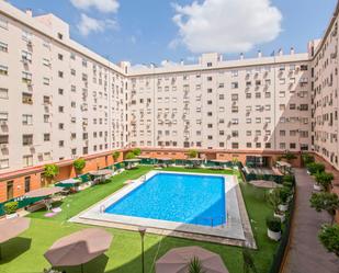 Swimming pool of Flat for sale in  Sevilla Capital  with Air Conditioner and Terrace