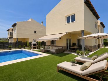 Adosado con piscina en venta en Benicolet