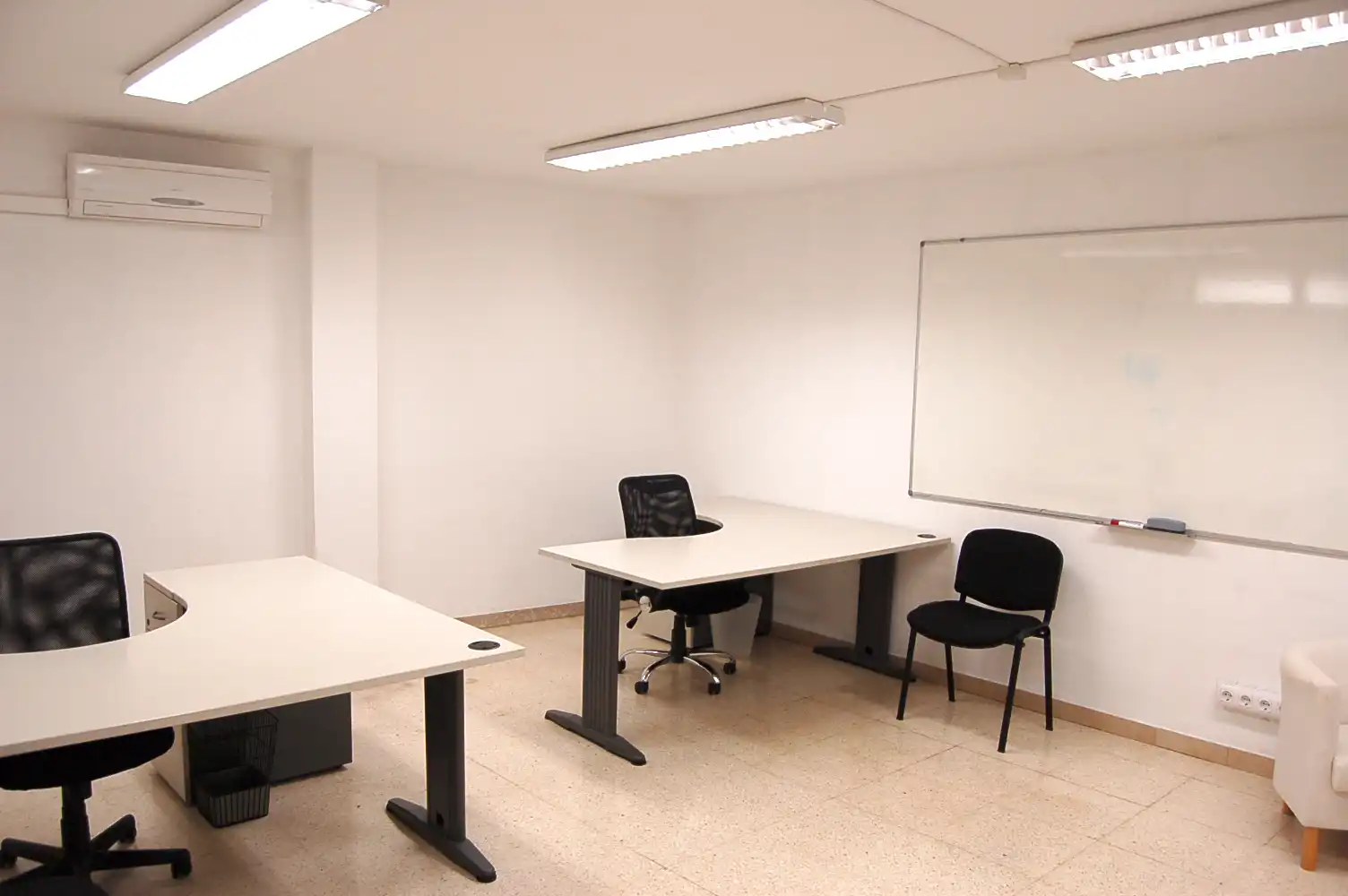 Büro zur Miete in Sant Feliu de Guíxols mit Klimaanlage, Heizung und Möbliert