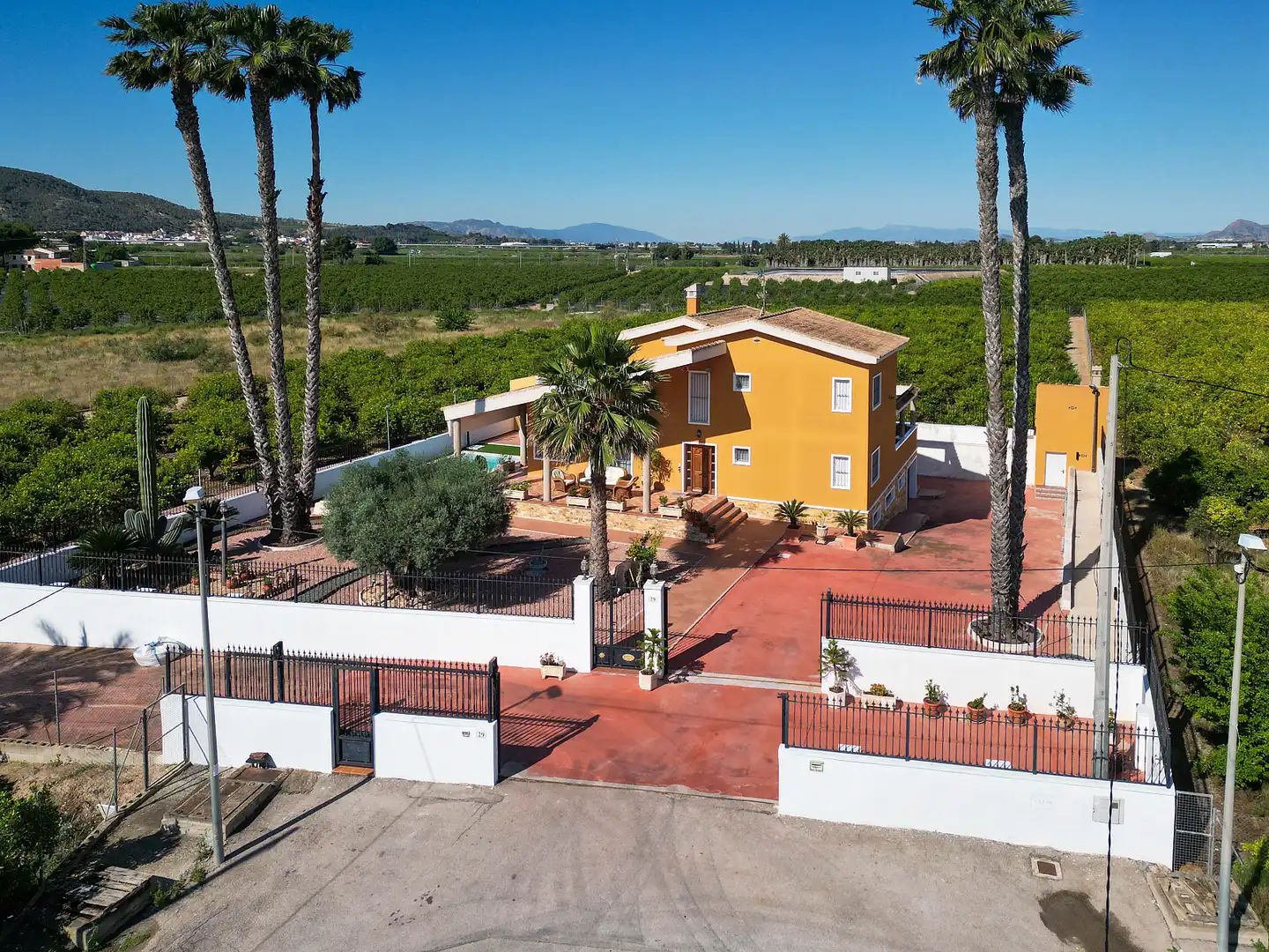 Vista exterior de Casa o xalet en venda en Orihuela amb Aire condicionat, Jardí privat i Terrassa