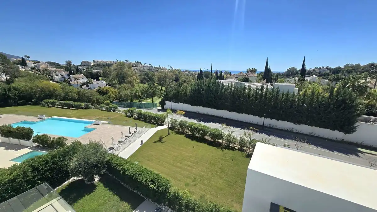 Flat with lift for sale in Benahavís pueblo