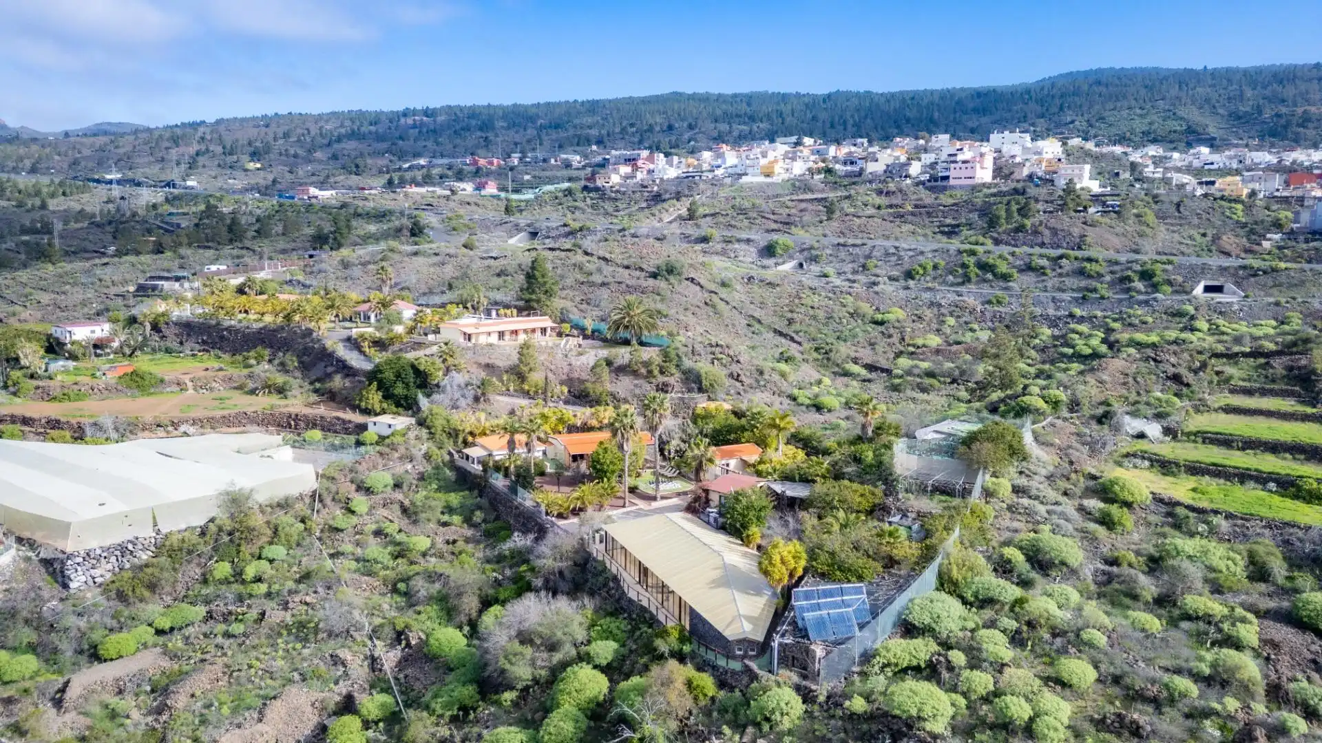 Vista exterior de Casa o xalet en venda en Guía de Isora amb Calefacció, Jardí privat i Moblat
