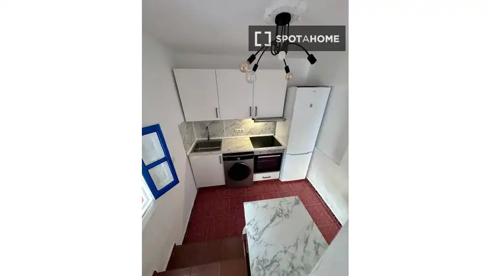 Cuina de Apartament per a compartir en Cártama amb Aire condicionat, Terrassa i Moblat