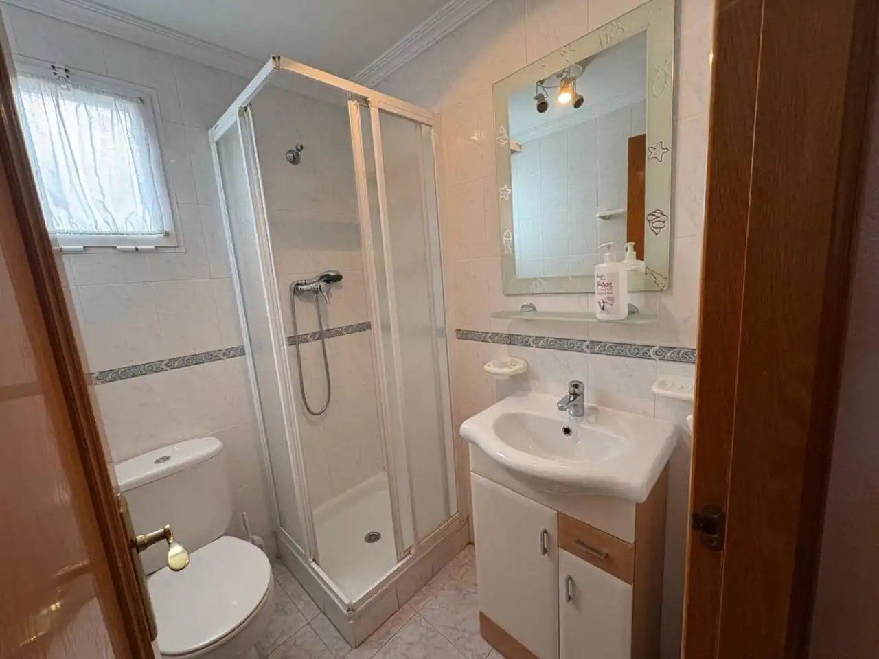 Baño de Piso en venta en Santa Pola con Terraza y Piscina comunitaria