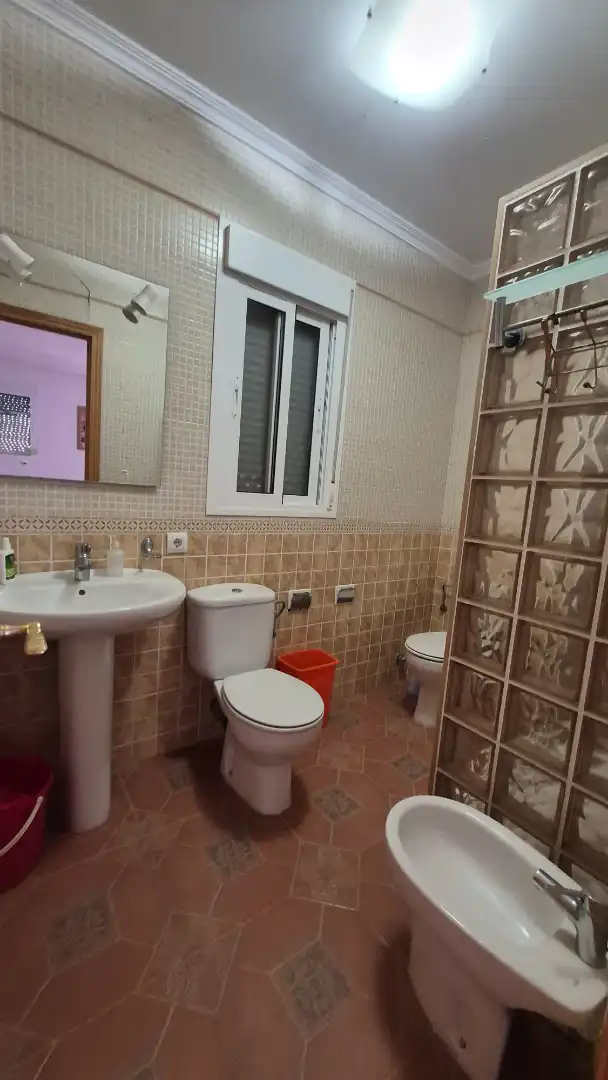 Bany de Finca rústica en venda en Los Barrios amb Jardí privat, Terrassa i Piscina