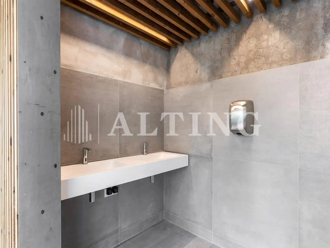 Badezimmer von Büro zur Miete in Barcelona