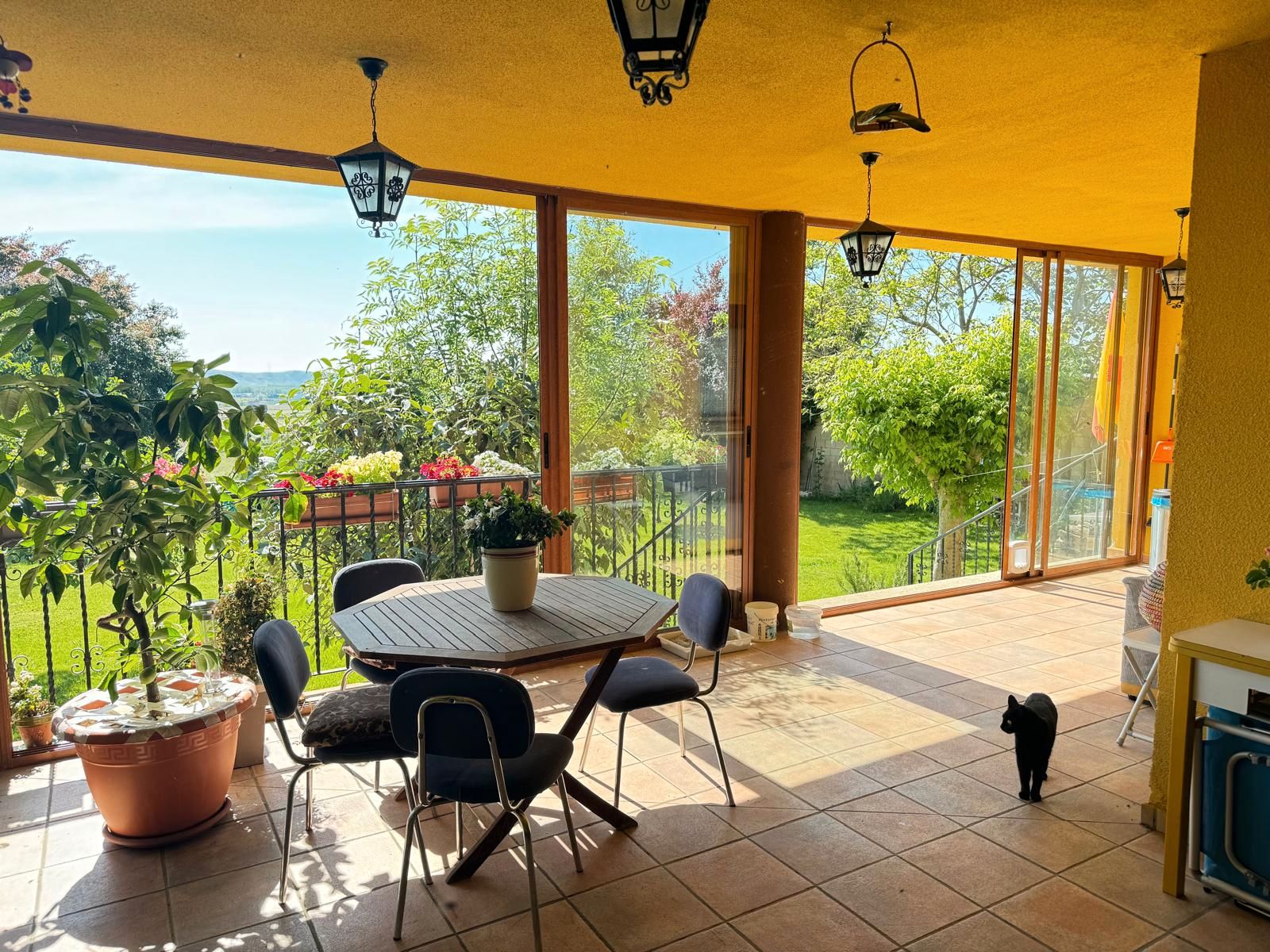 Terrassa de Casa o xalet en venda en Villaturiel amb Calefacció, Jardí privat i Traster