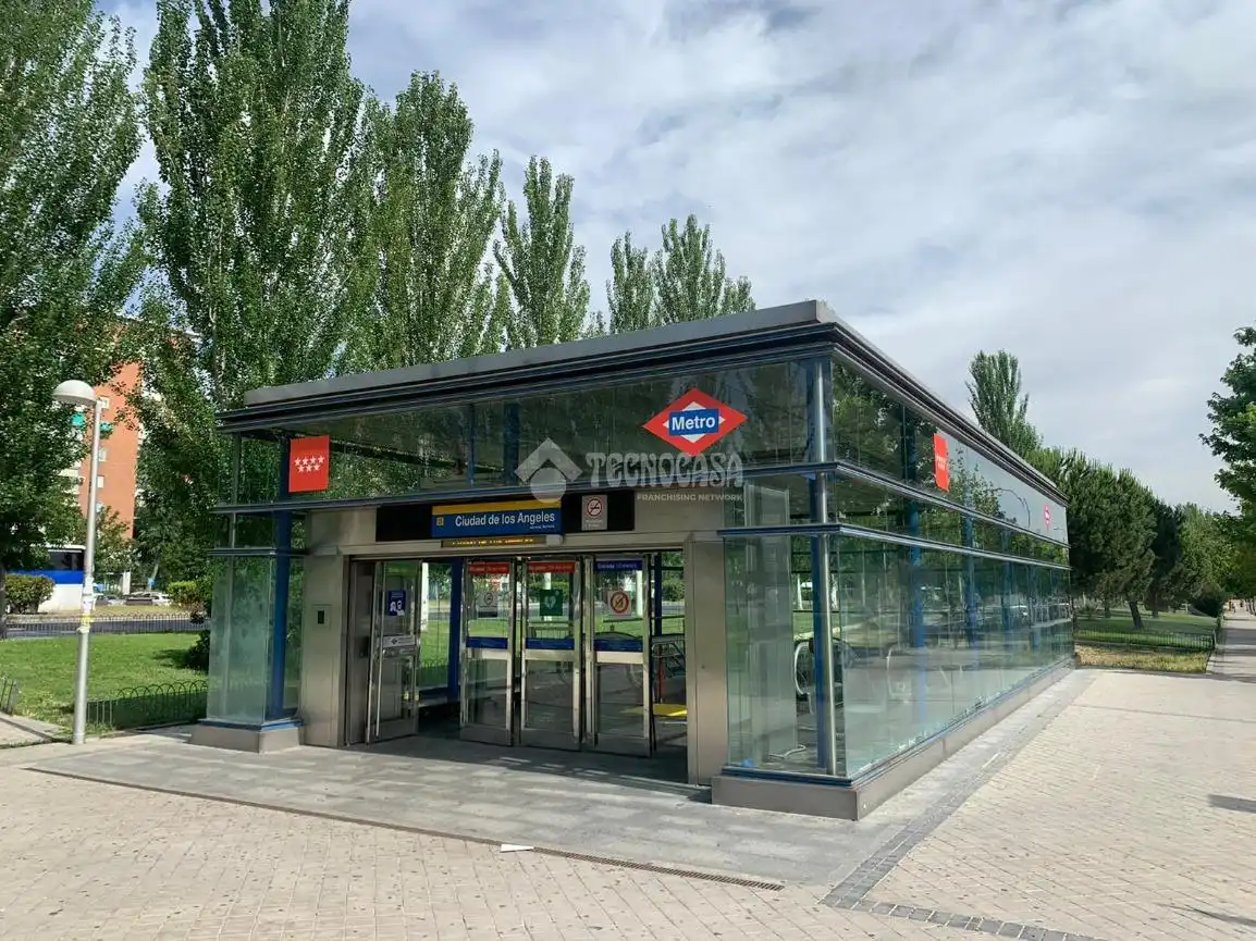 Vista exterior de Piso en venta en Madrid con Calefacción, Terraza y Balcón
