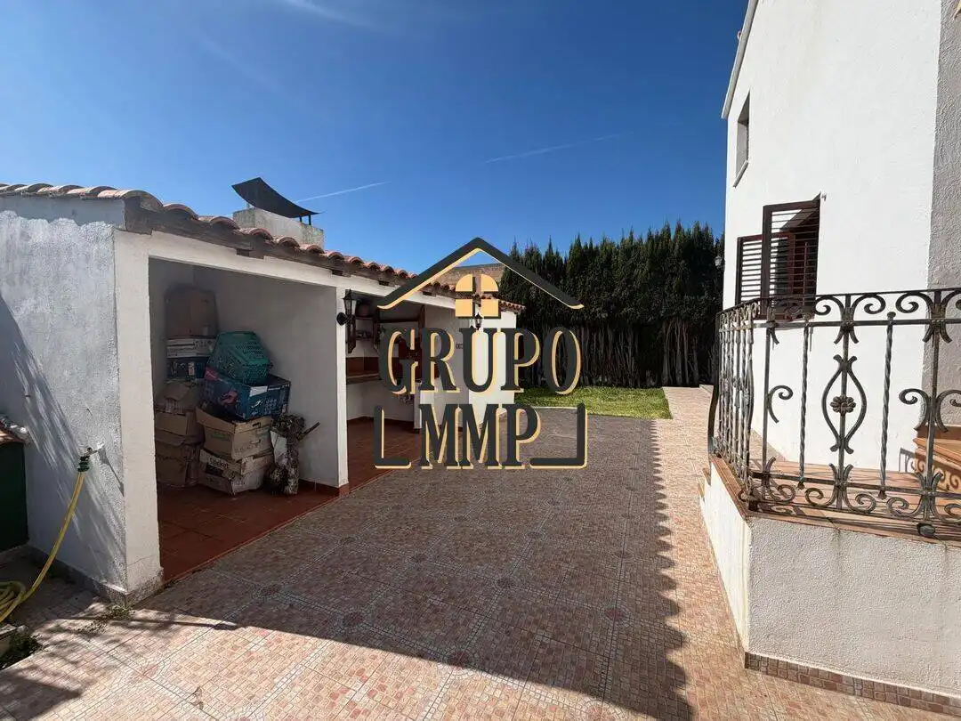 Vista exterior de Casa o xalet en venda en Castellón de la Plana / Castelló de la Plana amb Traster