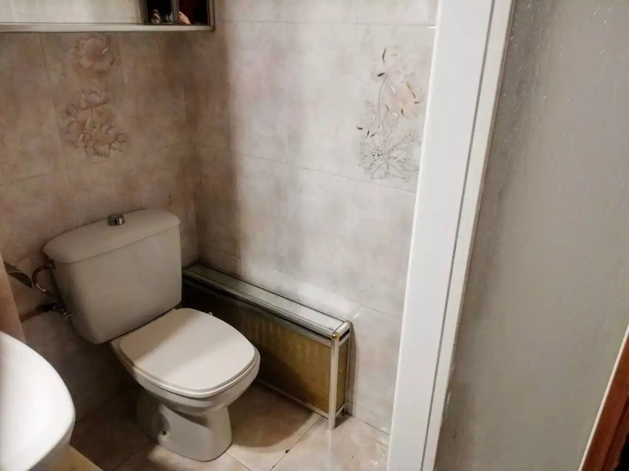 Bathroom of Flat for rent in Burgos  with Heating, Parquet flooring and Furnished