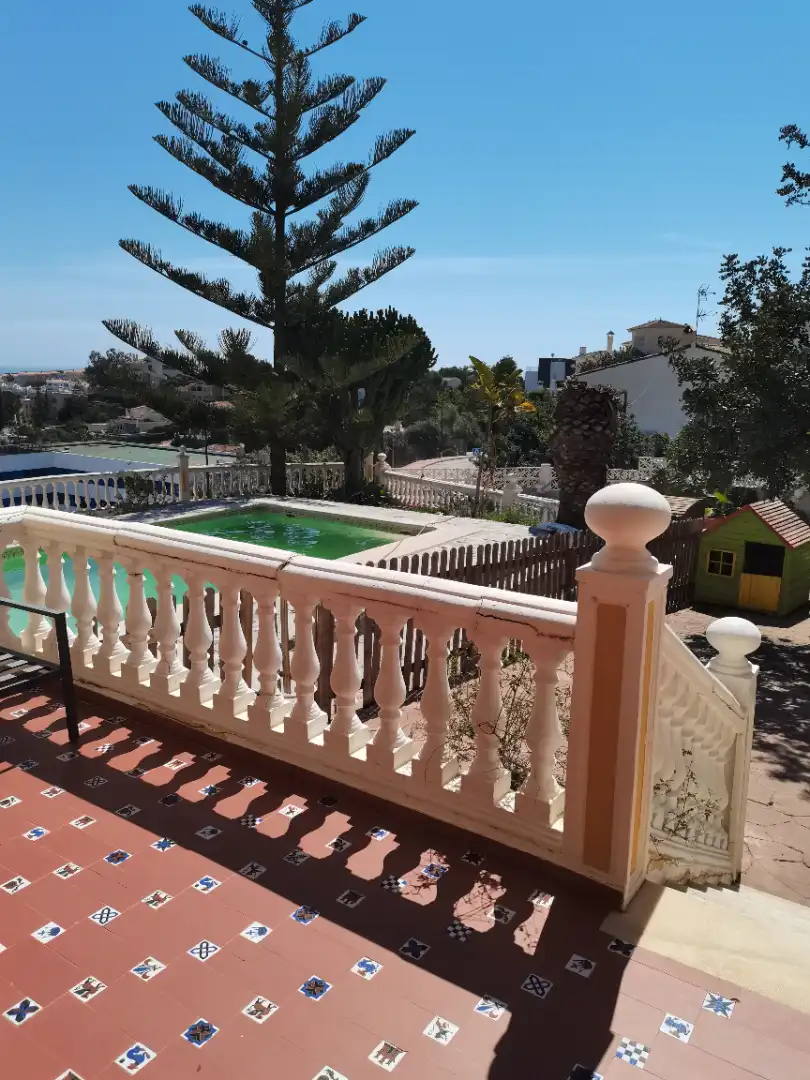 Piscina de Casa o xalet en venda en Málaga amb Calefacció, Jardí privat i Parquet